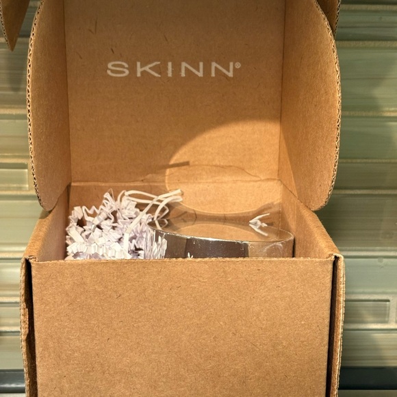 SKINN Divine Elixir Hydrating Gel Cream - Blue and Silver - Picture 2 of 4